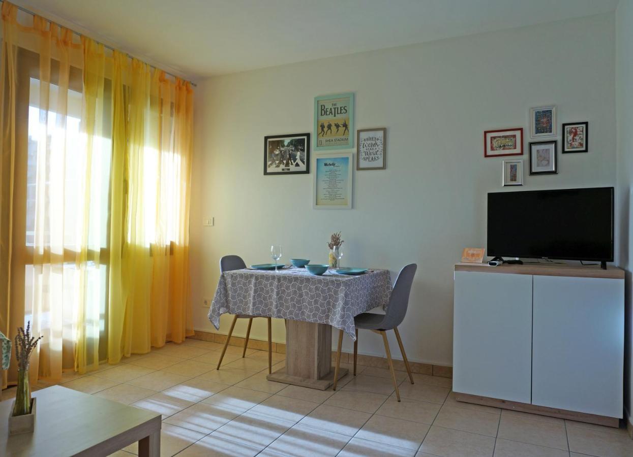 Studio Apartment Michelle - Intermezzo With Sea View Rabac Eksteriør bilde