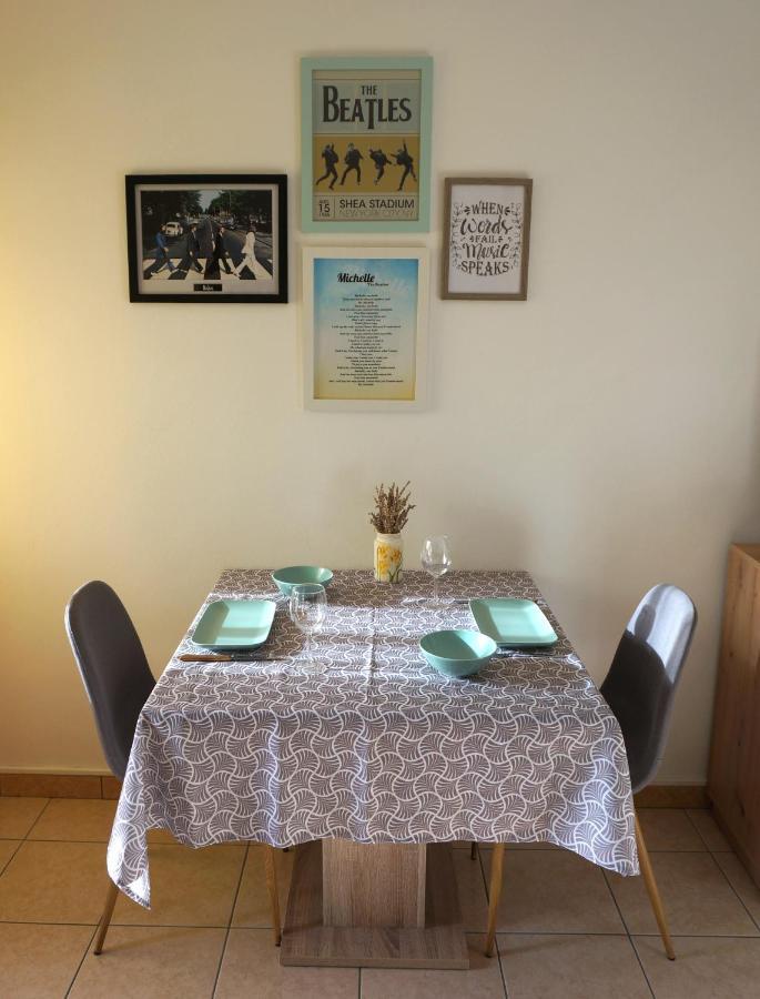 Studio Apartment Michelle - Intermezzo With Sea View Rabac Eksteriør bilde